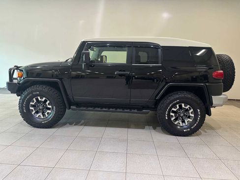 Used 2014 Toyota FJ Cruiser 4WD w/ Upgrade Package image 3