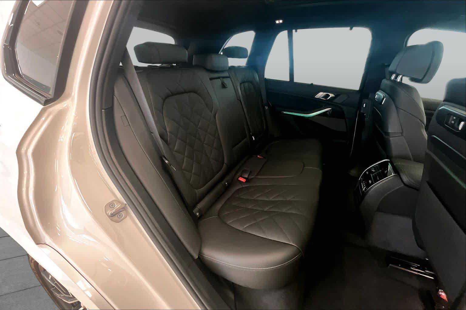Used 2025 BMW X5 sDrive40i w/ Executive Package RWD image 19