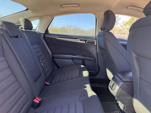 Used 2018 Ford Fusion SE w/ Fusion SE Technology Package image 29