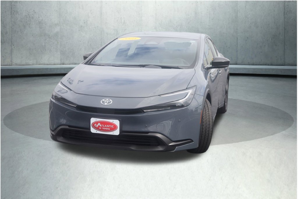 Used 2025 Toyota Prius LE FWD image 7