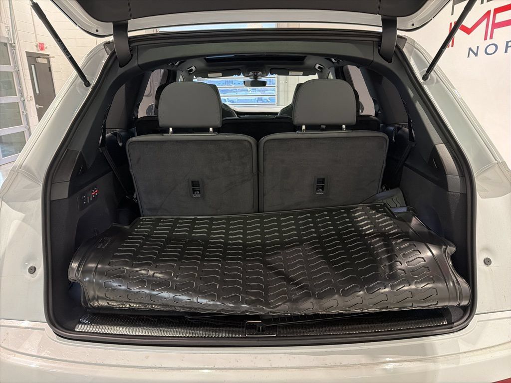 Used 2025 Audi SQ7 Prestige AWD/4WD image 43