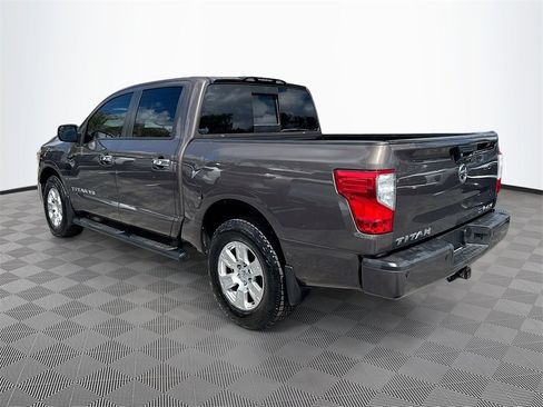 Used 2019 Nissan Titan SV w/ SV Convenience Package image 8