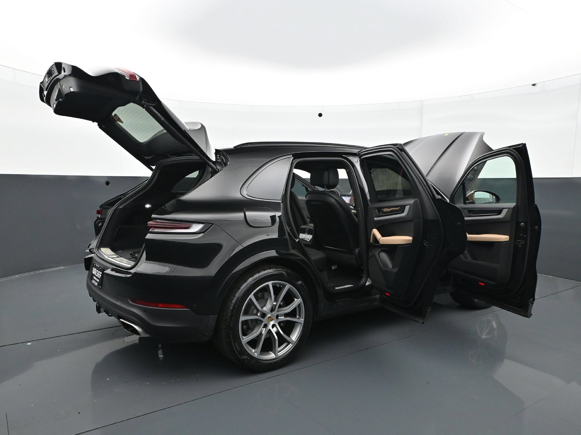 Used 2024 Porsche Cayenne AWD/4WD image 38