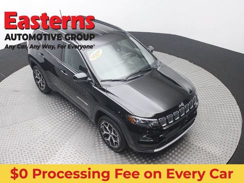 Used 2025 Jeep Compass Limited AWD/4WD image 3