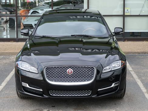 Used 2017 Jaguar XJ R-Sport image 4