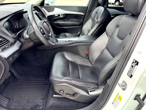 Used 2018 Volvo XC90 T5 Momentum w/ Convenience Package image 12
