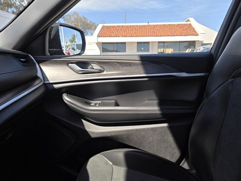 New 2026 Jeep Grand Cherokee Altitude image 7