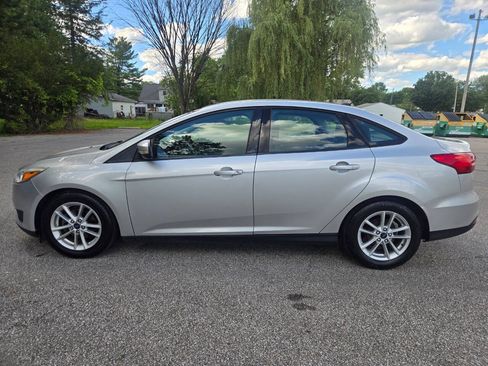 Used 2017 Ford Focus SE FWD image 4