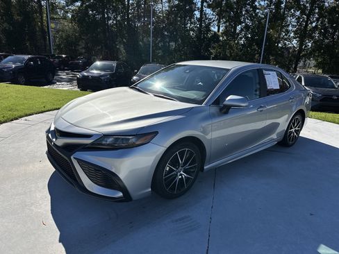 Certified 2024 Toyota Camry SE image 5