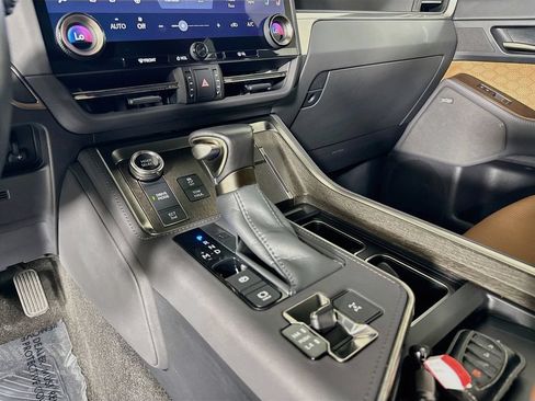 Used 2024 Lexus GX 550 w/ Accessory Package (Z1) AWD/4WD image 19