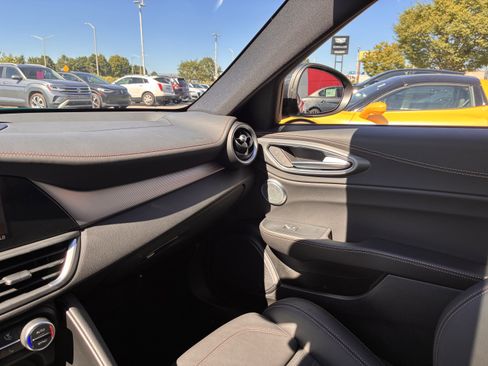 New 2025 Alfa Romeo Giulia AWD w/ Driving Assist Package image 23