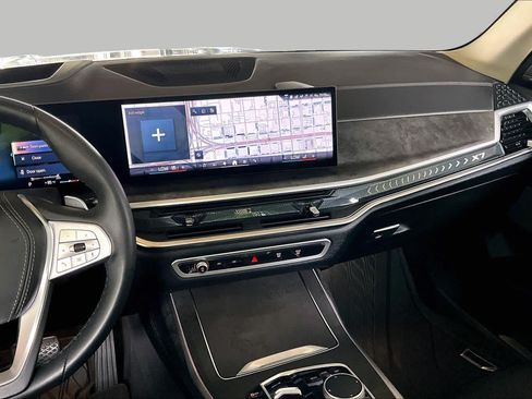 Used 2025 BMW X7 xDrive40i w/ Premium Package AWD/4WD image 6