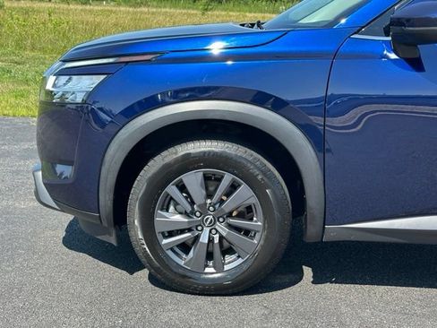 Used 2022 Nissan Pathfinder SV AWD/4WD image 7