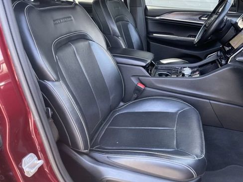 Used 2022 Jeep Grand Cherokee Overland AWD/4WD image 25
