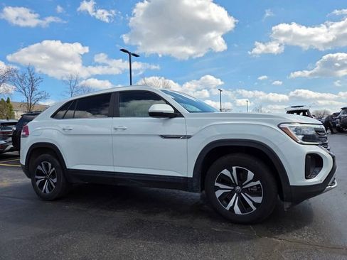 Used 2024 Volkswagen Atlas Cross Sport SE image 3