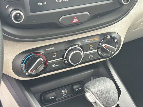 Used 2025 Kia Soul LX w/ LX Technology Package image 22