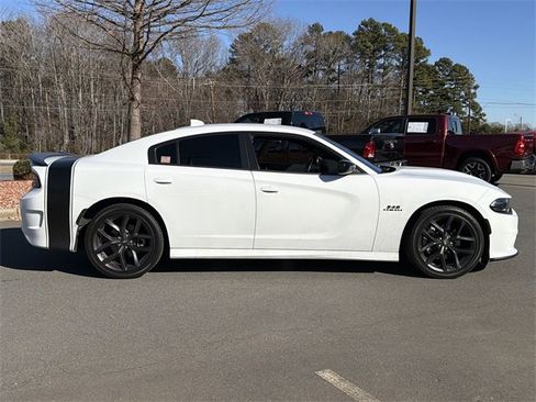 Used 2022 Dodge Charger R/T w/ Blacktop Package image 5
