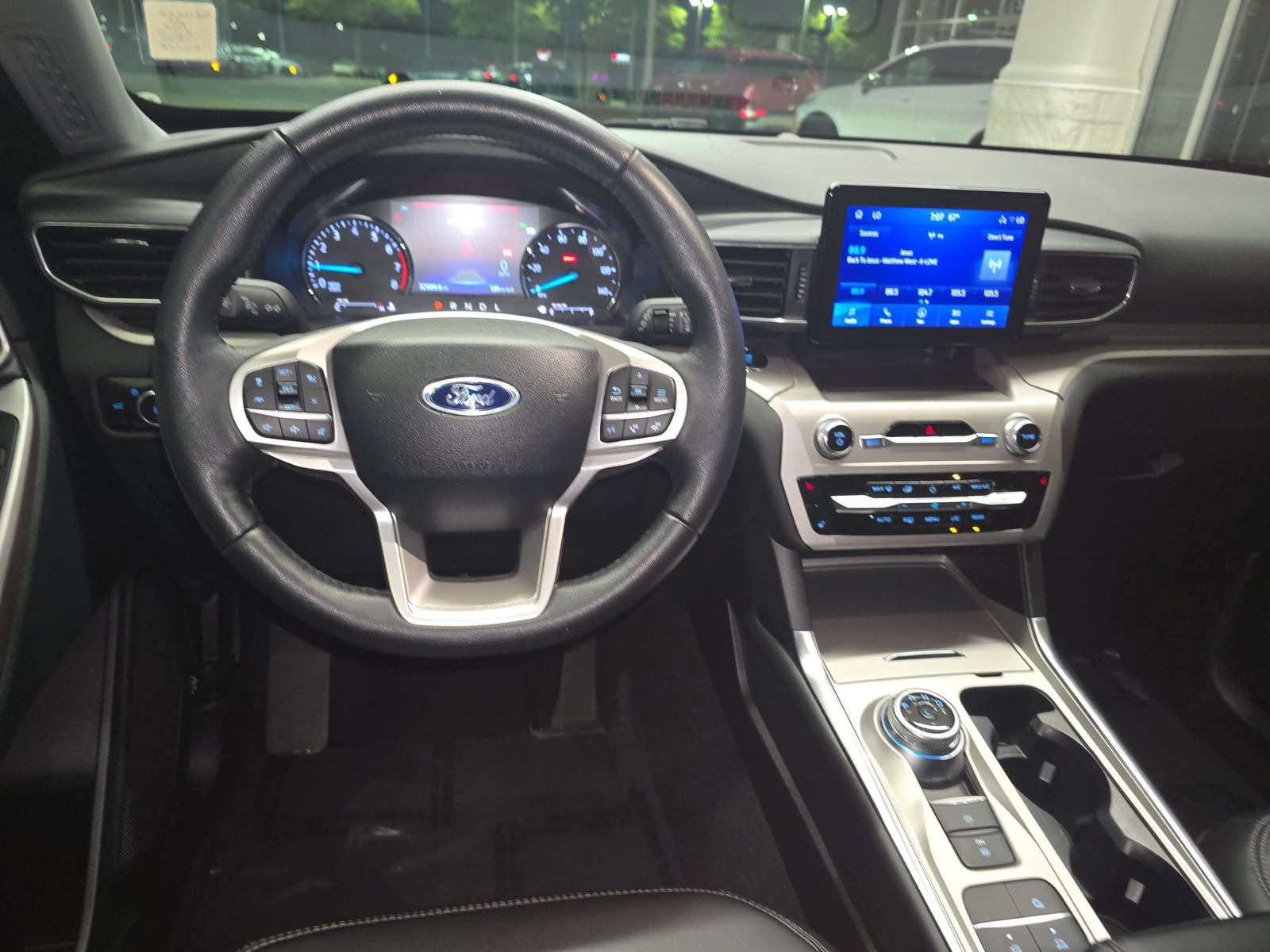 Used 2023 Ford Explorer XLT w/ Equipment Group 202A RWD image 16