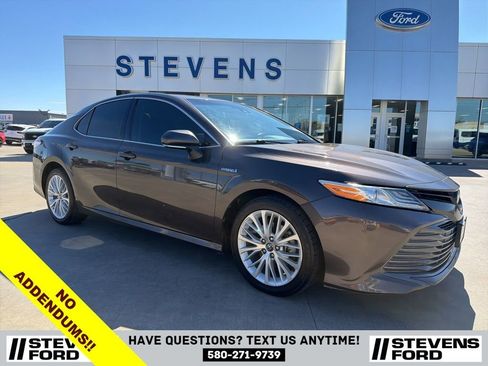 Used 2020 Toyota Camry XLE w/ Four Season Floor Mat Package image 1