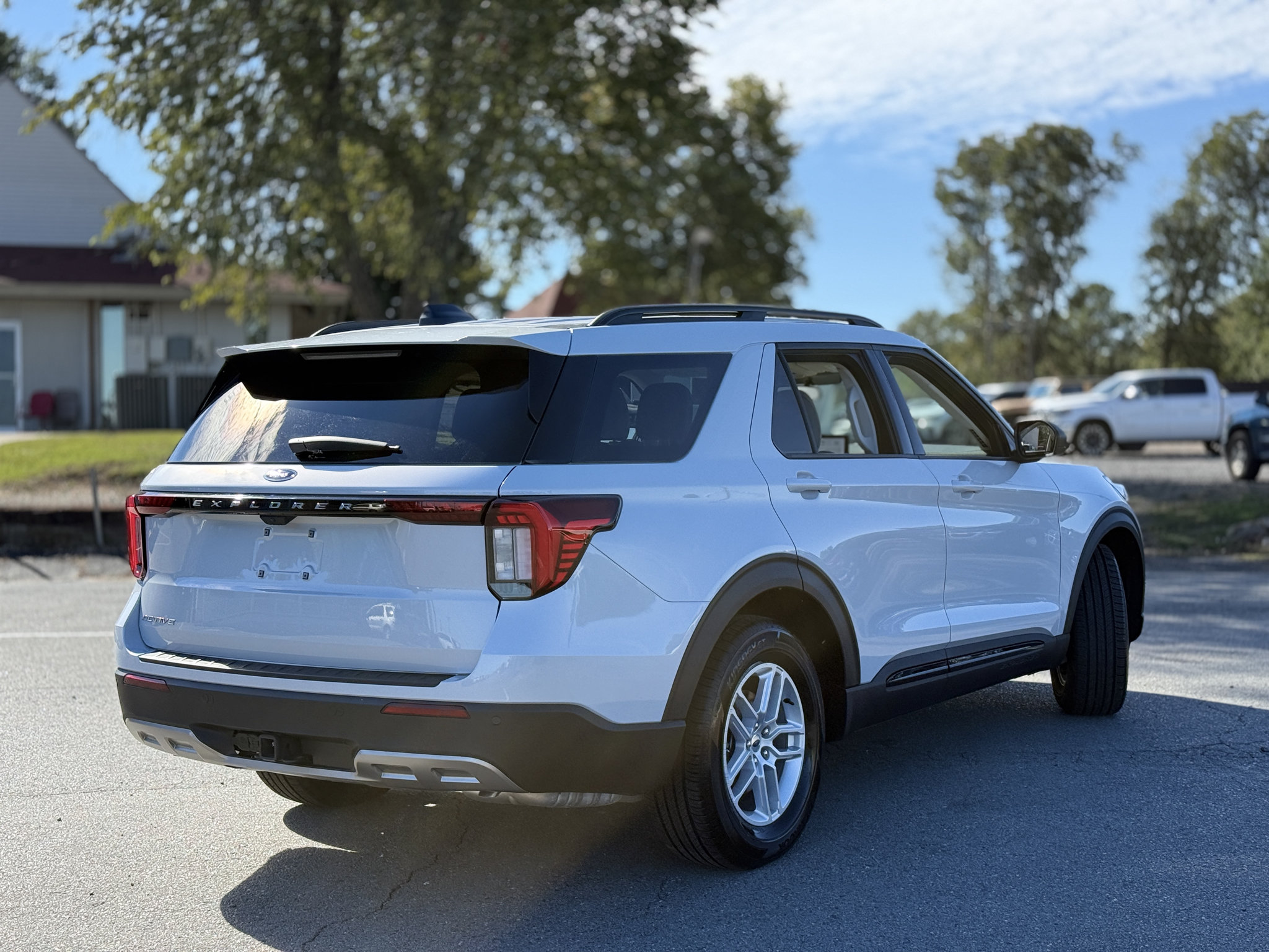 Used 2026 Ford Explorer Active w/ Active Comfort Package RWD image 9