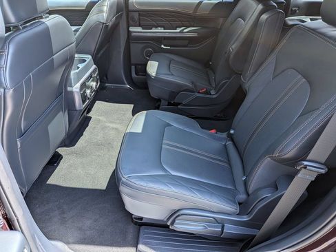 Used 2024 Ford Expedition Platinum AWD/4WD image 20