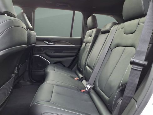 New 2026 Jeep Grand Cherokee Limited AWD/4WD image 10