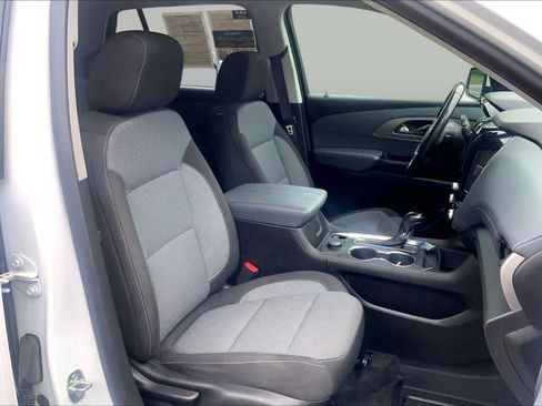 Used 2020 Chevrolet Traverse LT w/ Driver Confidence II Package AWD/4WD image 9