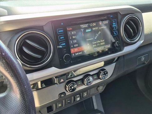 Used 2018 Toyota Tacoma SR5 RWD image 11