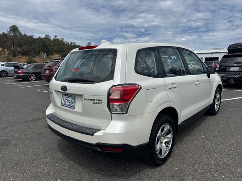 Used 2017 Subaru Forester 2.5i AWD/4WD image 5
