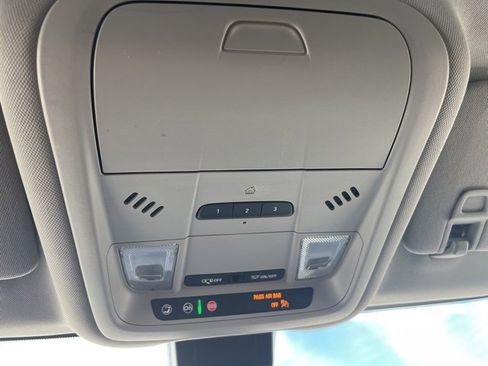 Used 2024 GMC Terrain SLT image 28