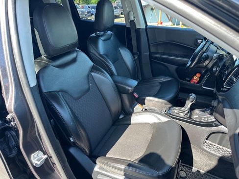 Used 2020 Jeep Compass Latitude image 27