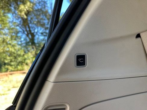Used 2022 Chrysler Pacifica Touring-L FWD image 27