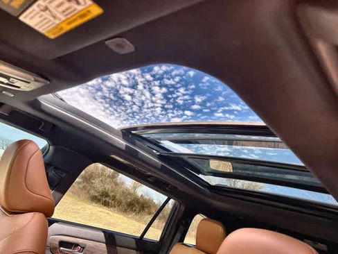 Used 2023 Toyota Highlander Platinum image 32