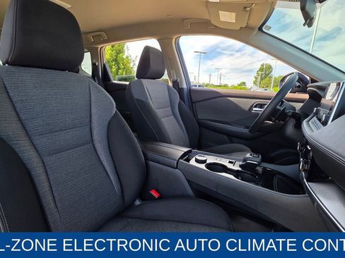 Used 2022 Nissan Rogue SV image 14