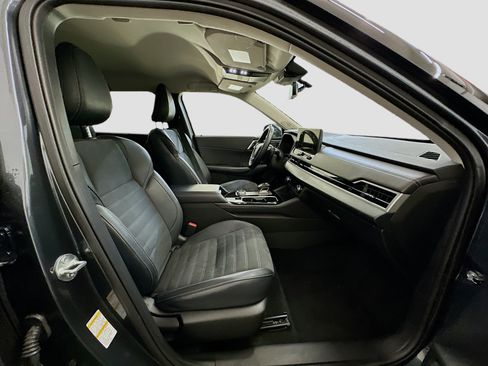 Used 2025 Mitsubishi Outlander SE image 34