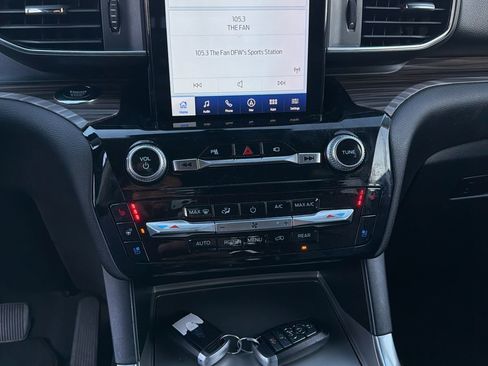 Used 2022 Ford Explorer Limited w/ Limited Technology Package image 12