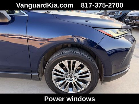 Used 2022 Toyota Venza Limited image 11