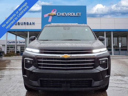 Used 2025 Chevrolet Traverse LT image 2