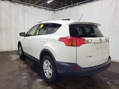 Used 2015 Toyota RAV4 LE AWD/4WD image 3