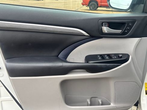 Used 2018 Toyota Highlander Limited Platinum image 5