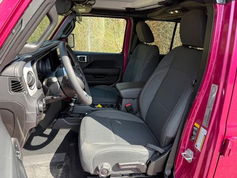 Used 2024 Jeep Wrangler Sahara w/ Safety Group image 11