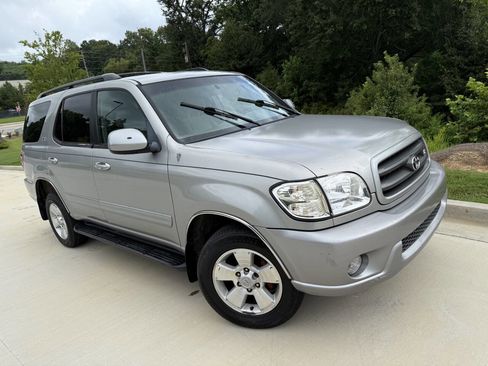 Used 2004 Toyota Sequoia SR5 image 3