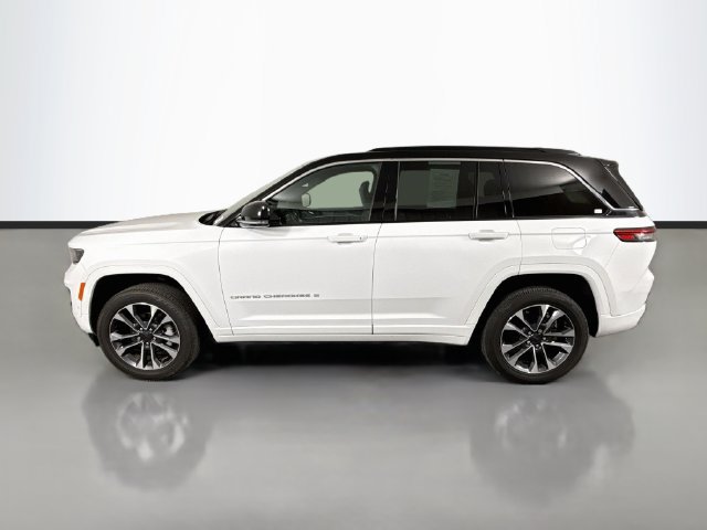 Used 2024 Jeep Grand Cherokee Overland w/ Luxury Tech Group IV AWD/4WD image 4