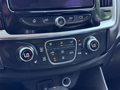 Used 2020 Chevrolet Traverse LT FWD image 47
