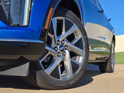 New 2026 Cadillac Optiq Luxury 1 image 8