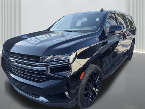 Used 2023 Chevrolet Suburban LT w/ Luxury Package image 6