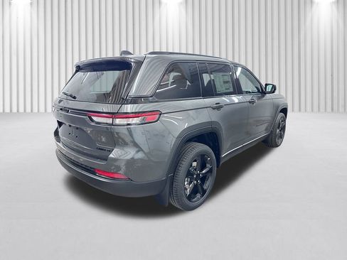 New 2025 Jeep Grand Cherokee Limited w/ Black Appearance Package image 5