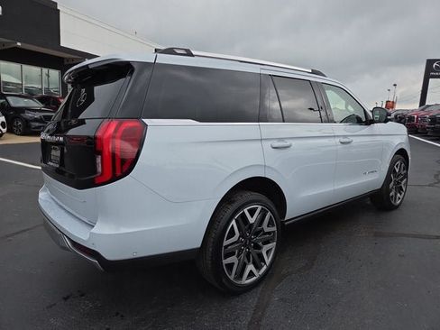 Used 2025 Ford Expedition Platinum w/ Platinum Ultimate Package AWD/4WD image 5