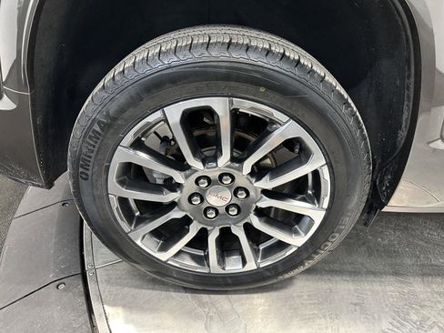 Used 2020 GMC Acadia Denali w/ Denali Ultimate Package image 11