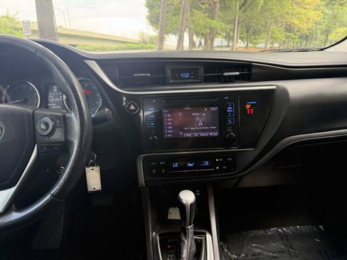 Used 2019 Toyota Corolla SE FWD image 22